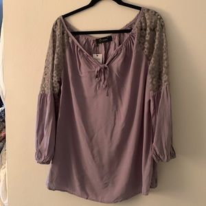 Oneine Lavender Tunic with Lace Shoulders Size Large